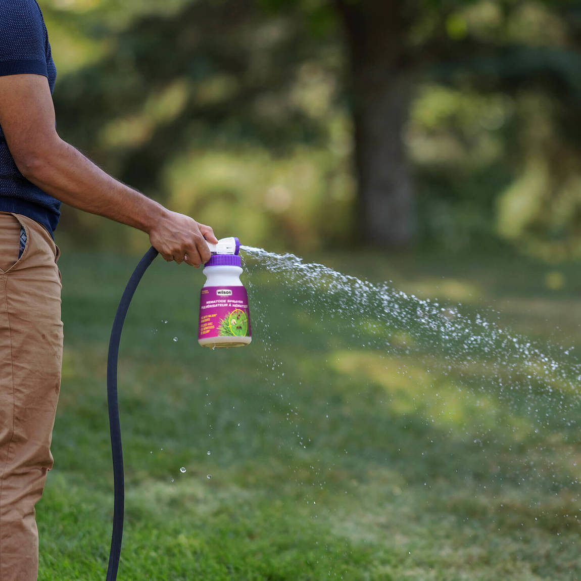 Attach garden hose to sprayer and turn valve to “Mix” position to begin spraying