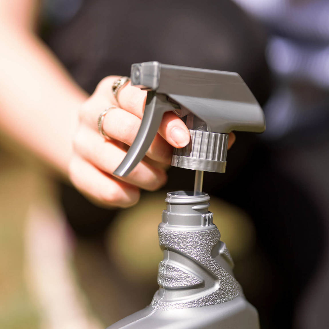 Herbicide pour pelouse avec pulvérisateur à piles WEED OUT de Wilson