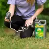 Appliquer par petits jets de l'herbicide WEED OUT pour humecter le feuillage des mauvaises herbes